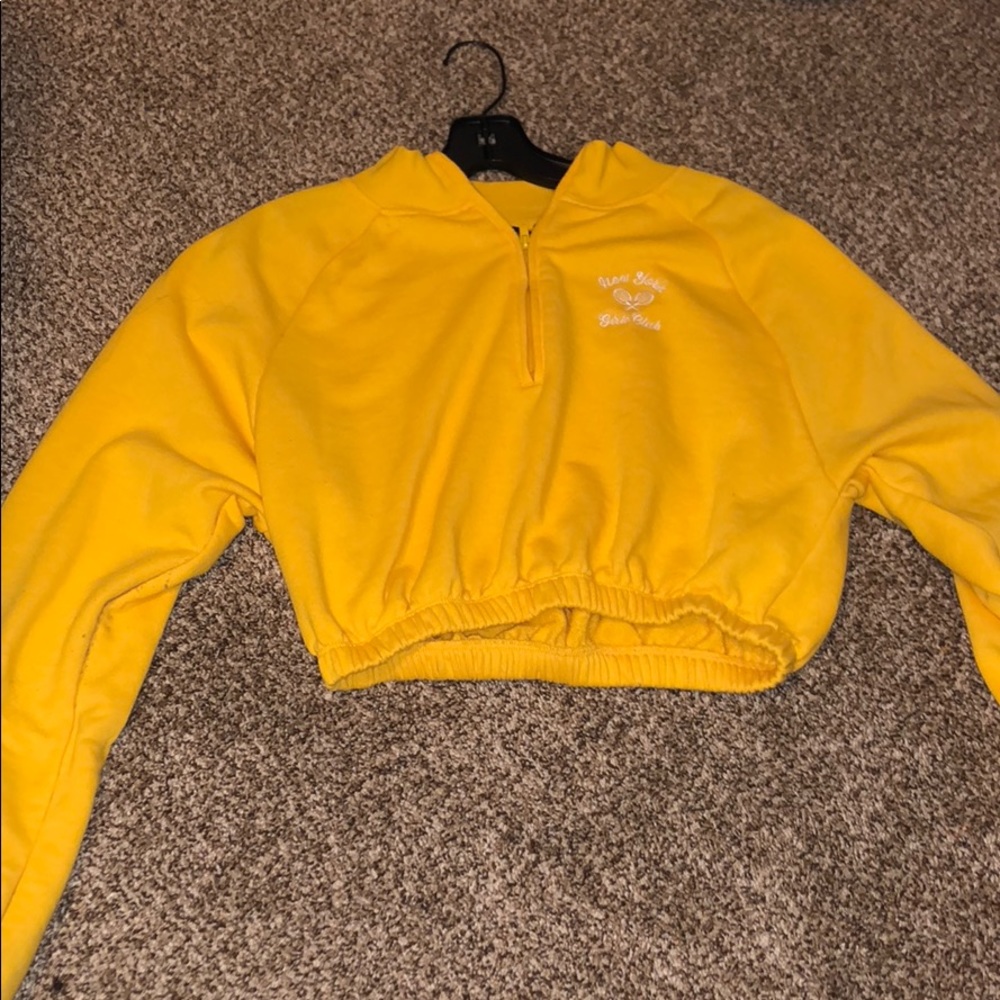 Yellow cropped sweatshirt